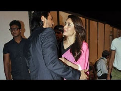 CHECKOUT - Arjun Rampal Gets Cozy With Kareena Kapoor @ Umang Awards 2014