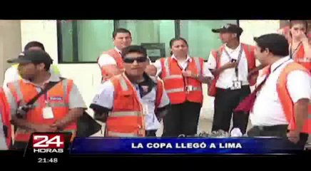 Bloque Deportivo: Humala cargó la Copa del Mundo y casi rompe protocolo (1/2)