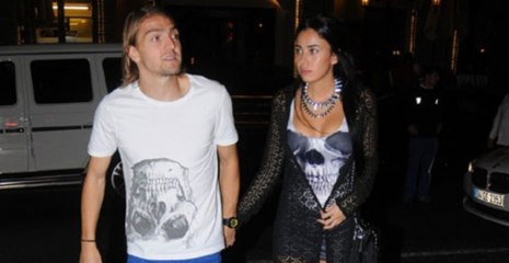 Asena Erkin, Caner'in Saçlarını Kazıdı