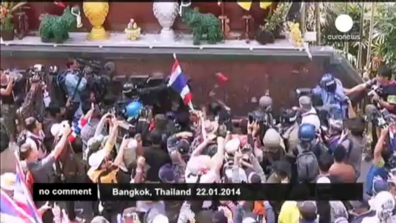 Protesters continue to rally in Thailand despite state of emergency