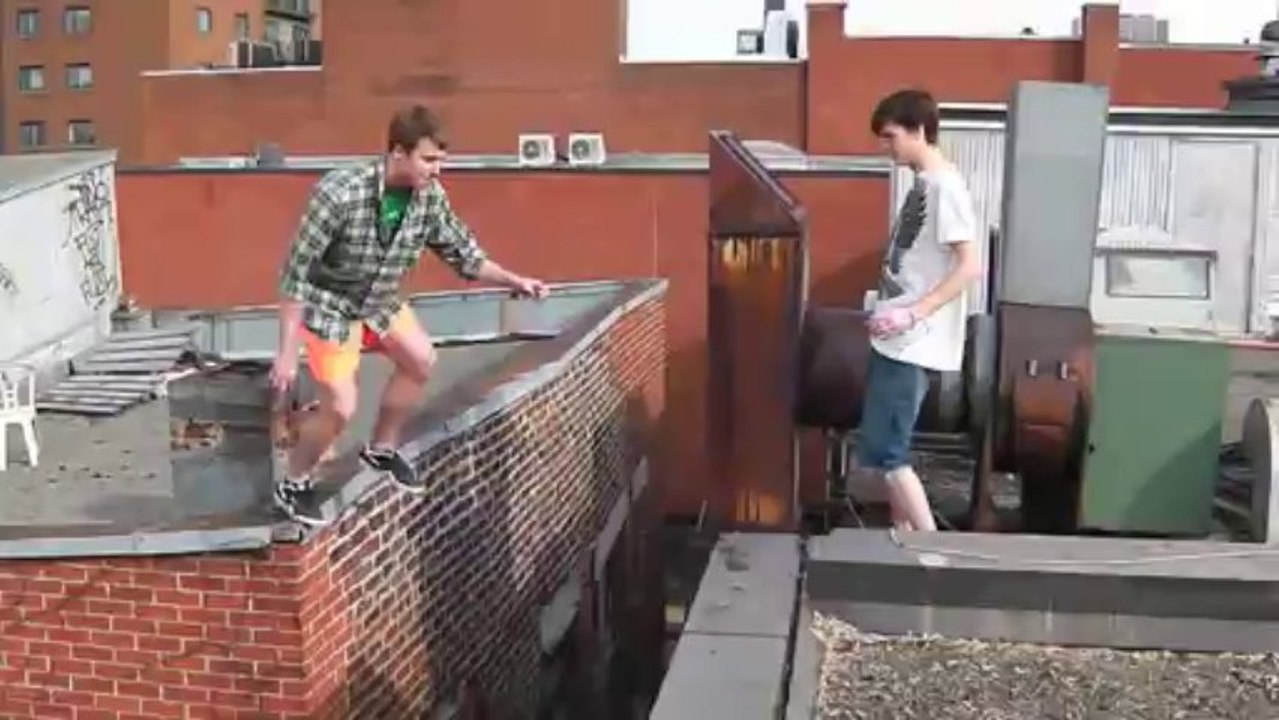 Fail : Sauter entre deux immeubles quand on ne sait pas faire de parkour