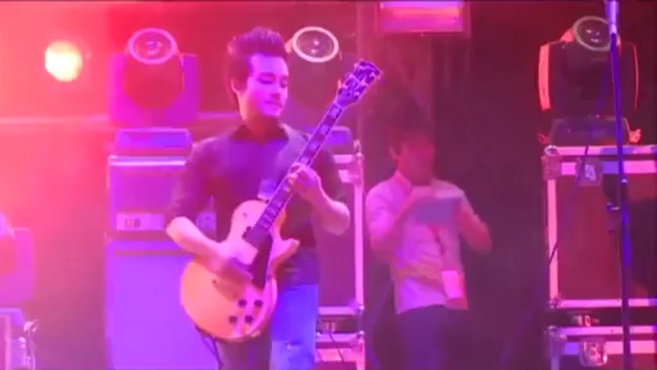 [MobiFone RockStorm 2013 - Hải Phòng] Mỏi - Bức Tường