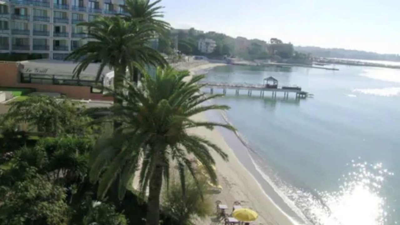 Location saisonnière  à Juan-les-Pins (06160) - Appartement face mer et centre ville -  65m² + terrasse de 20 m²