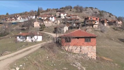 "Issız köy"de eşi ve çocuğuyla bir Robinson Crusoe -