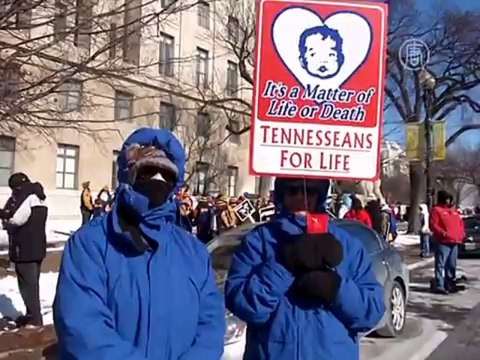 На марш против абортов вышли тысячи американцев