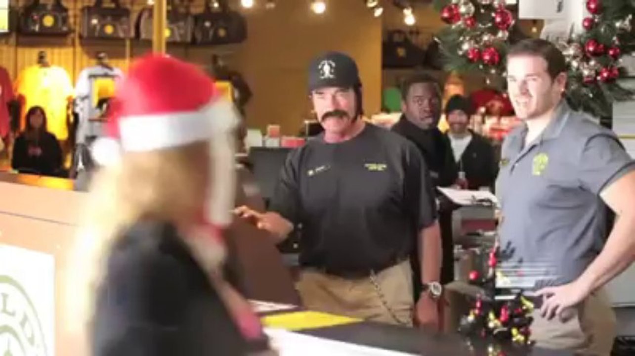 Arnold Schwarzenegger Goes Undercover At Gold’s Gym