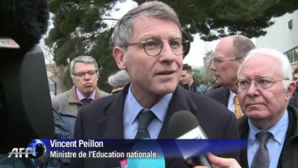 Vincent Peillon en visite dans les écoles sinistrées de Hyères