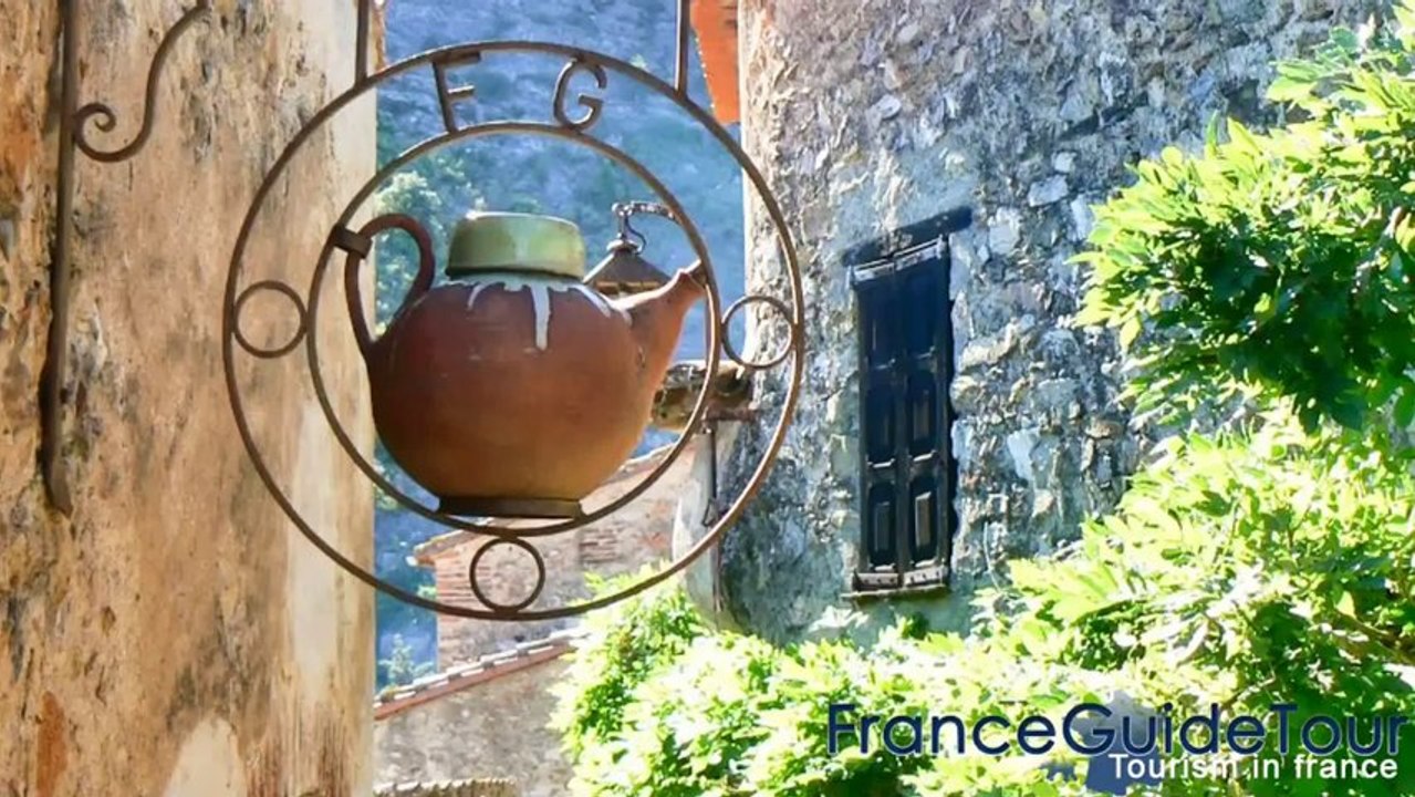 Castelnou (sur les contreforts des Aspres, Pyrénées-Orientales, notrebellefrance)