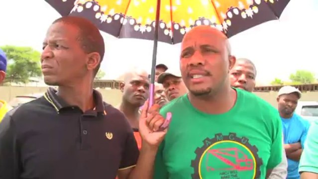 Thousands of South African miners down tools over wages