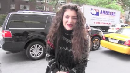 Lorde manda mensajes de texto a Taylor Swift