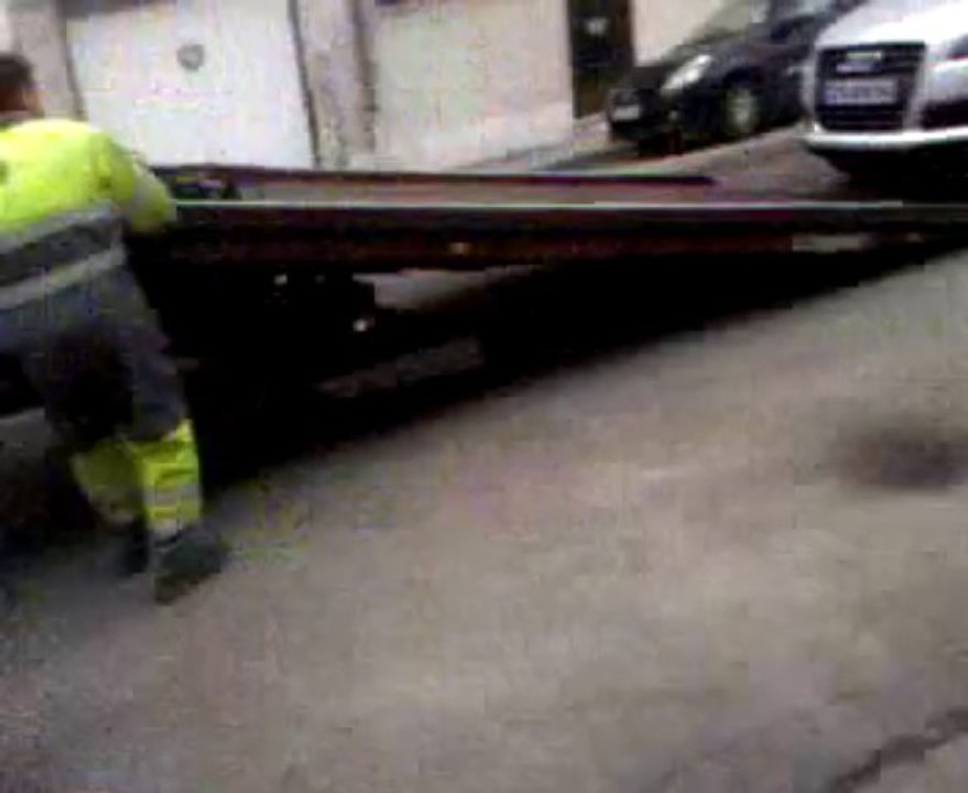 Arrivèe en dèpaneuse