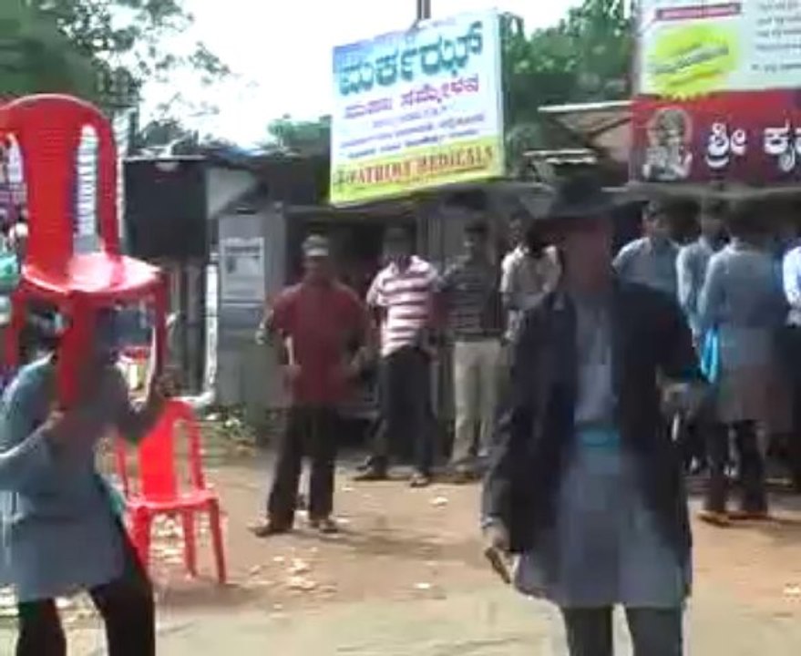 Campus Front Street Drama- Konnittum Marikkathavar- Part1