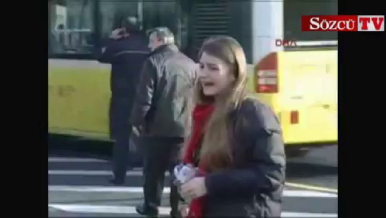 Metrobüs önce direğe sonra bariyere çarptı