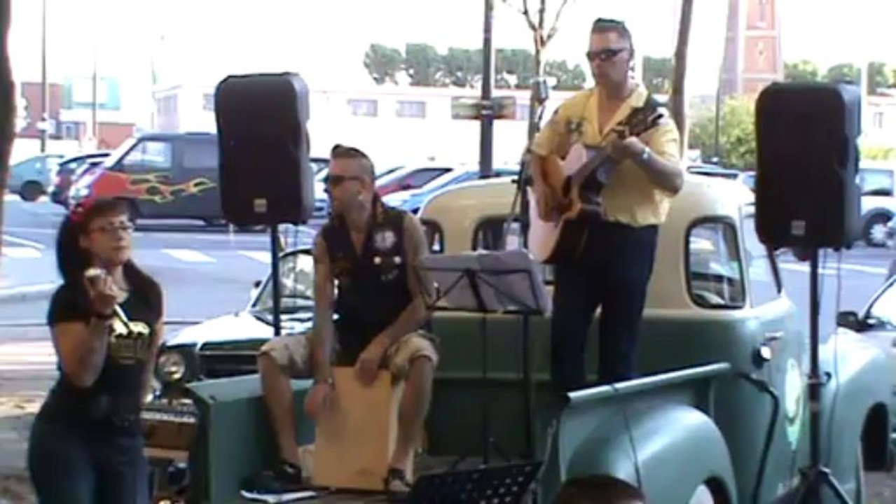 Ally & The Desperaduo à l'american Fifty's Le Havre le 05.07.2013 Nancy Sinatra these boots are made for ..