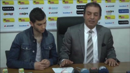 Eskişehirspor, Deniz Topçu'yu renklerine bağladı -