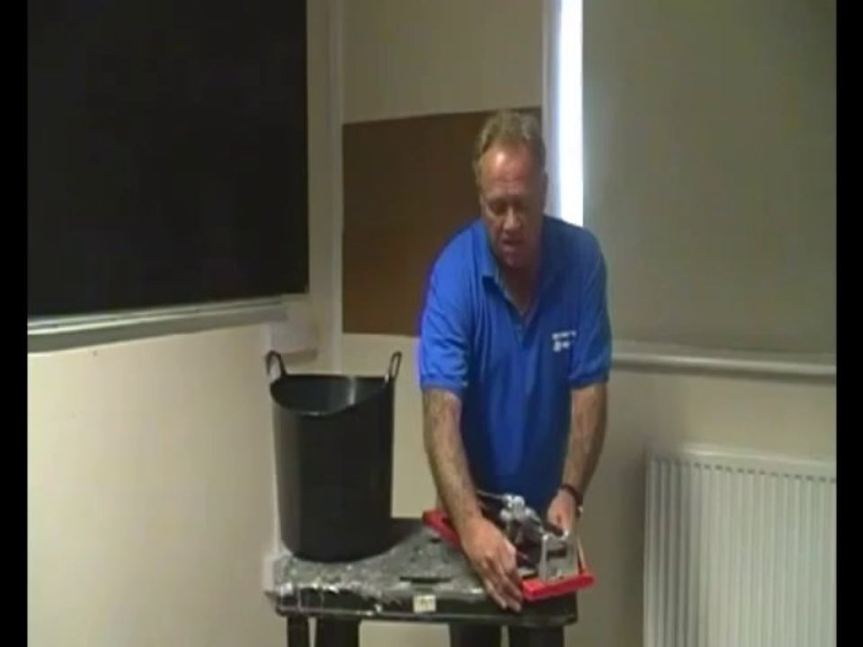 Cheap wall and floor tiling tools from DIY Doctor