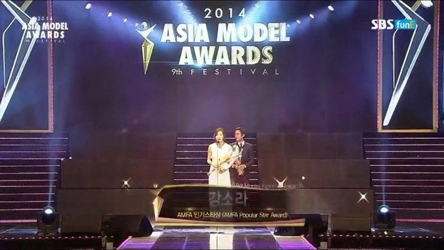 SBS funE - Kang Sora wins AMFA Popular Star Award cut