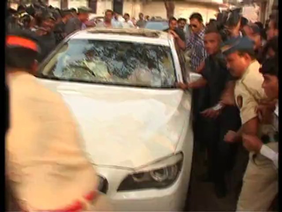 SHAHRUKH KHAN INJURD SHOOT HAPPY NEW YEARS