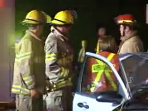 COQUITLAM CAR CRASH RESCUE ON LOUGHEED HWY AND UNITED BLVD.wmv