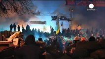 Risale la tensione a Kiev, roghi nella notte