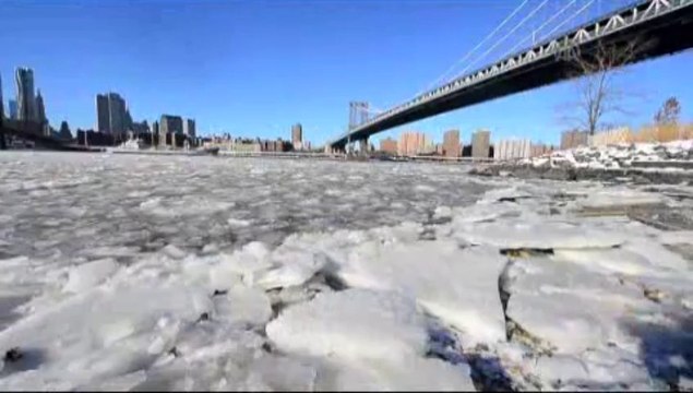 -East River buz tuttu