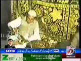 Nawaz Sharif Tahir Qadri Ko Apne Haath Se Khaana Nikalke Dete Huwe Rare Video Clip