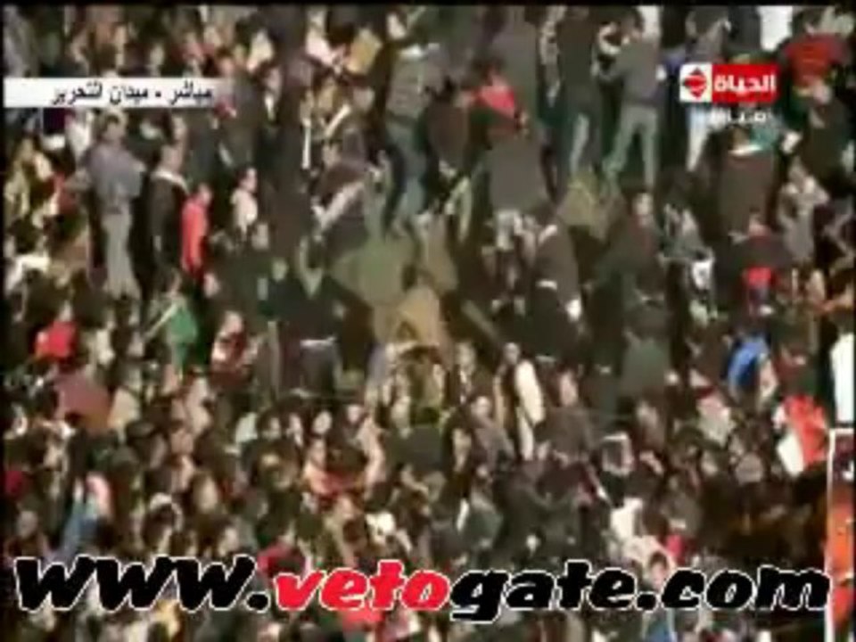 اشتباكات بين المحتفلين وقوات الامن بميدان التحرير