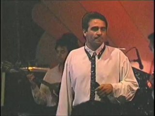 ΚΑΙ ΞΑΦΝΙΚΑ Η ΚΥΡΙΑ ΔΕΝ ΜΑΣ ΞΕΡΕΙ....