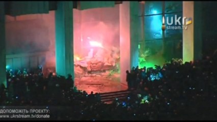 Protesters throw flash grenades at building in Ukraine