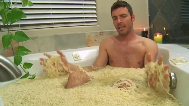 Prendre un bain de Nouilles chinoises - Ramen bath!