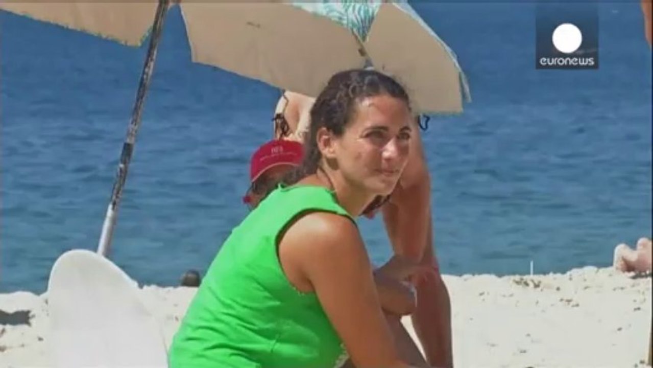 Brasile, in spiaggia sul wc per protesta contro la scarsa igiene
