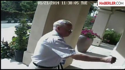 Kaliforniya'da Yaşlı Çiftin Evinin Önüne Ayı Geldi