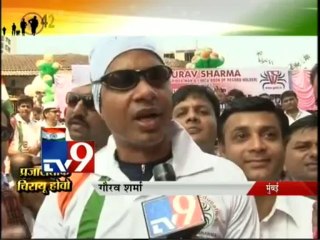 Spiderman Gaurav Sharma Hoist National Flag on 26 Janurary 2014-TV9