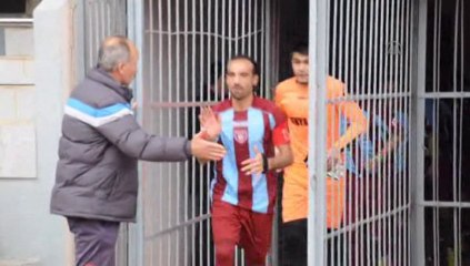 Maçta çiğ köfte ikramı