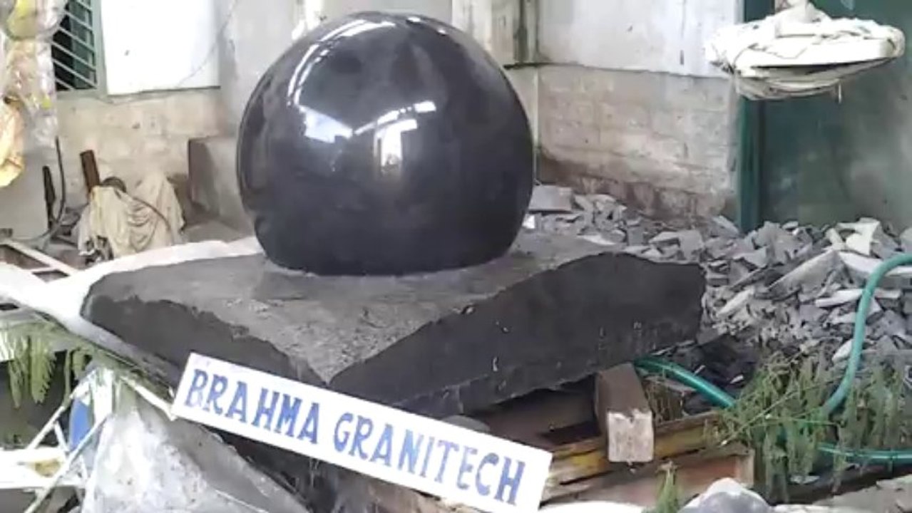 Garden ball water feature