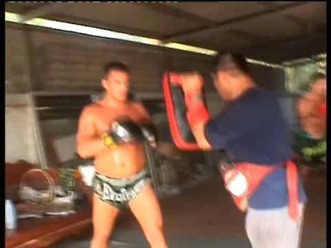 Boxing the DOGS boxe fred thailandes