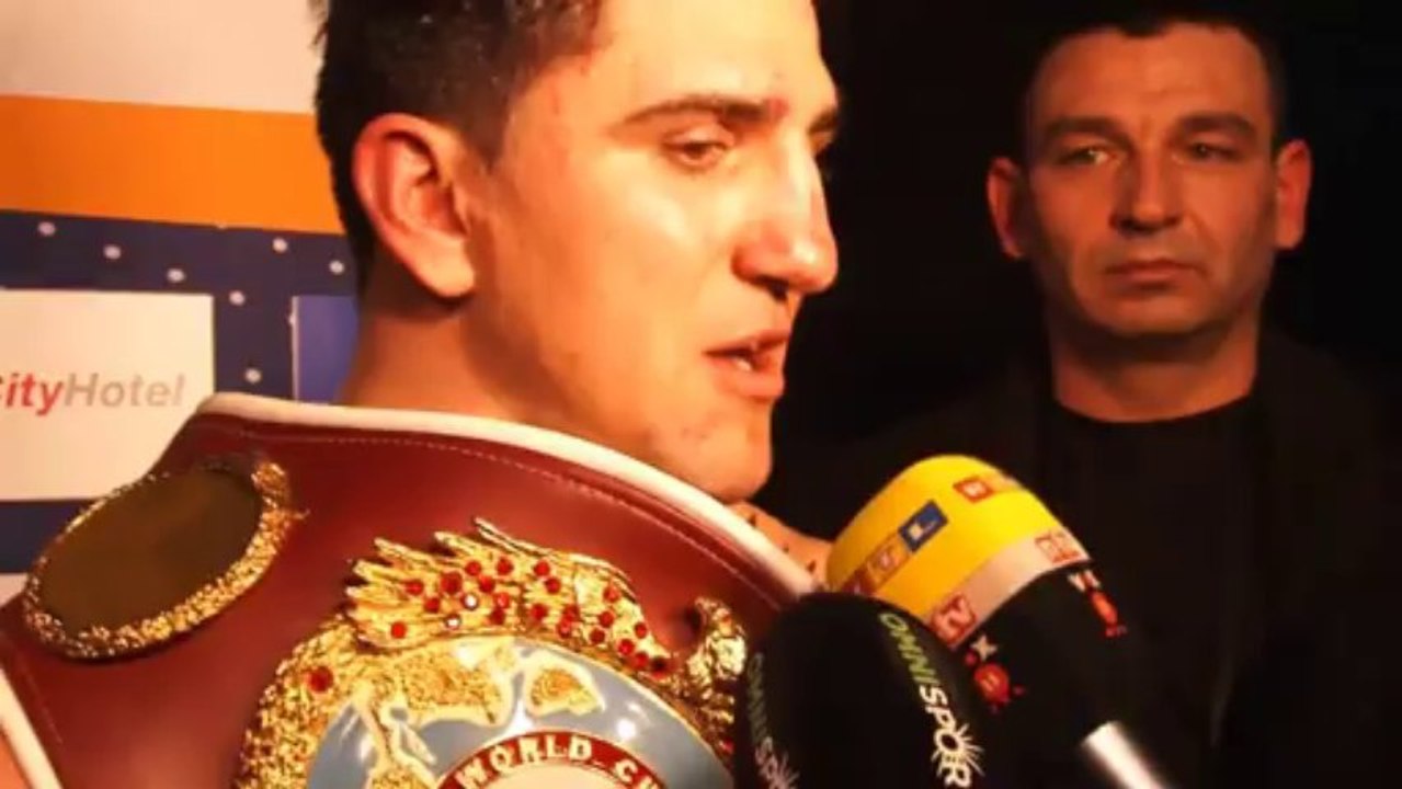 Boxen: TKO-Sieg! Huck verteidigt Titel: 'Bin ein wahrer Champion'