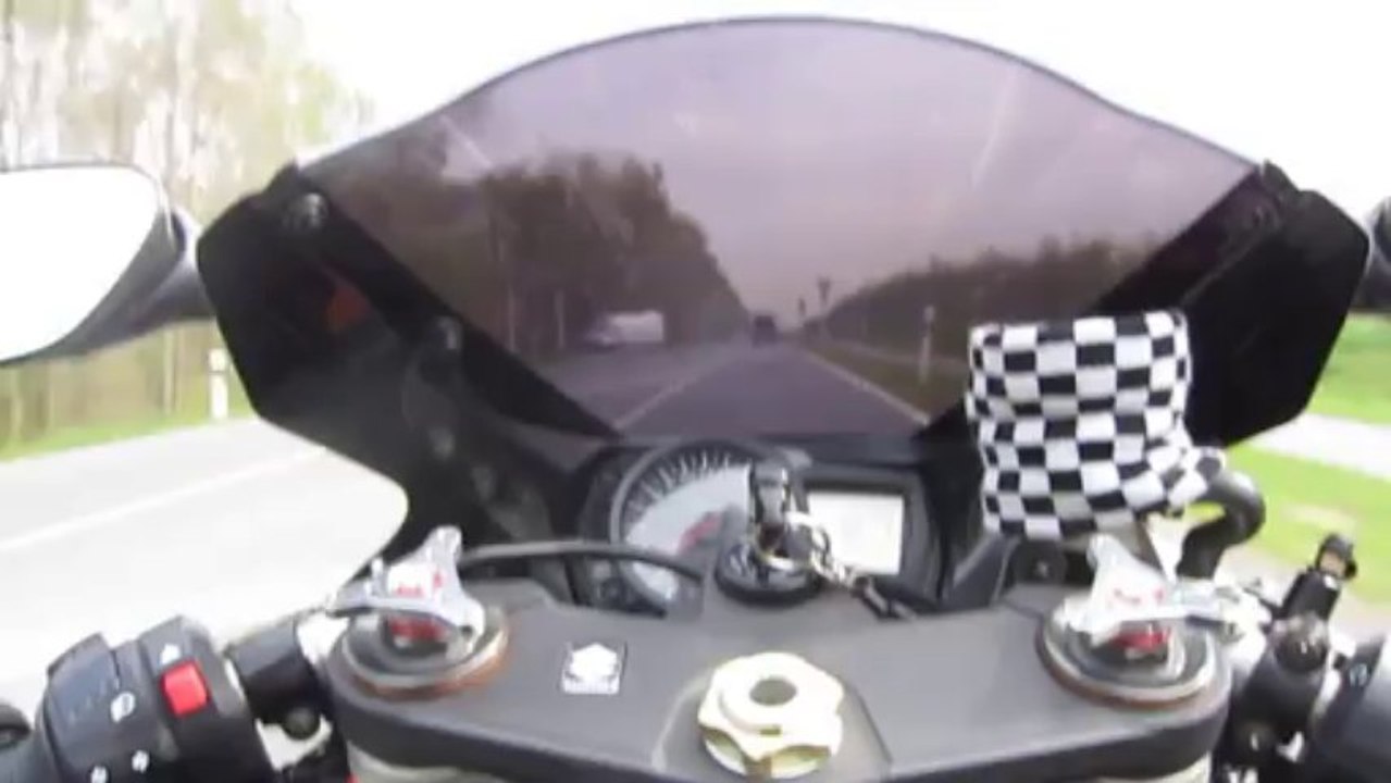 GSXR 1000 K6 Wheelie practice 2nd Gear onboard