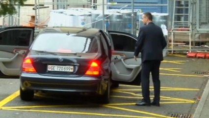 Syria negotiators discuss relief to Homs, prisoner releases