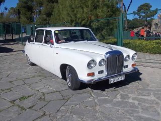 Classic car hire Barcelona-tour one hour in BCN city info@avantgardelimousine.com