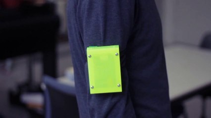 Facebook'tan Gelen Dürtmeyi Gerçek Hayata Aktaran Cihaz