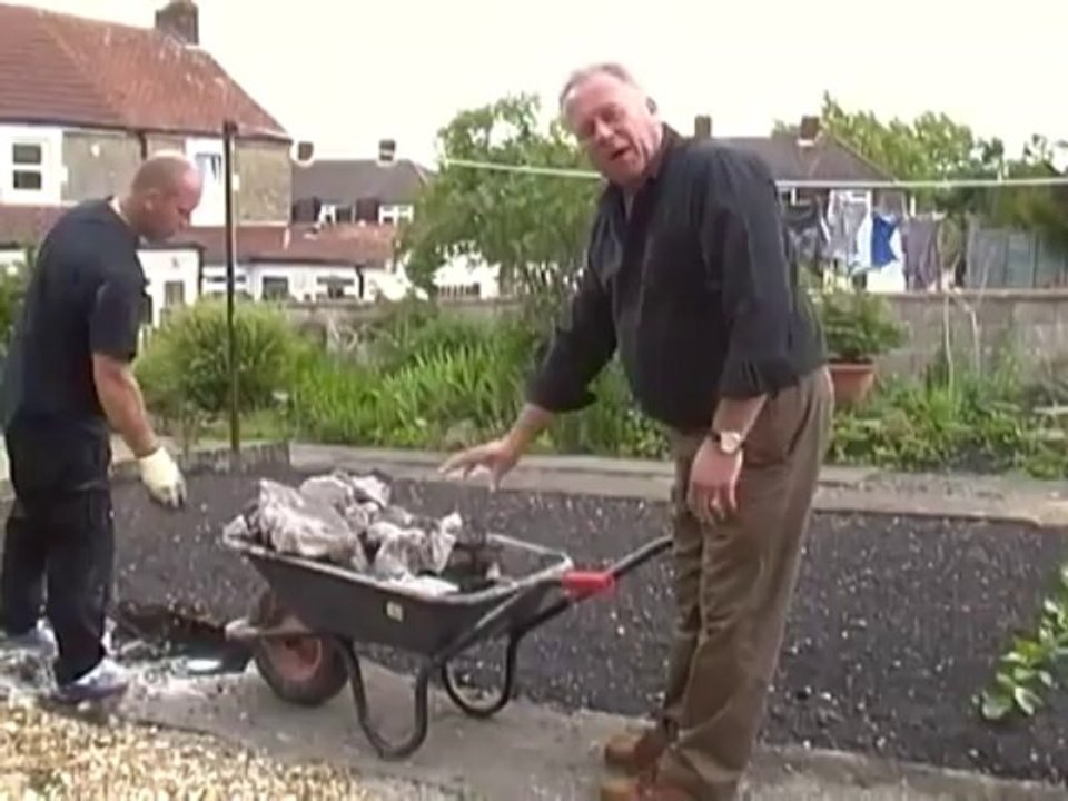 How to load a wheelbarrow properly