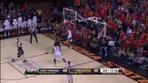 Un 360° Dunk pendant un match de Basket-ball... La folie!