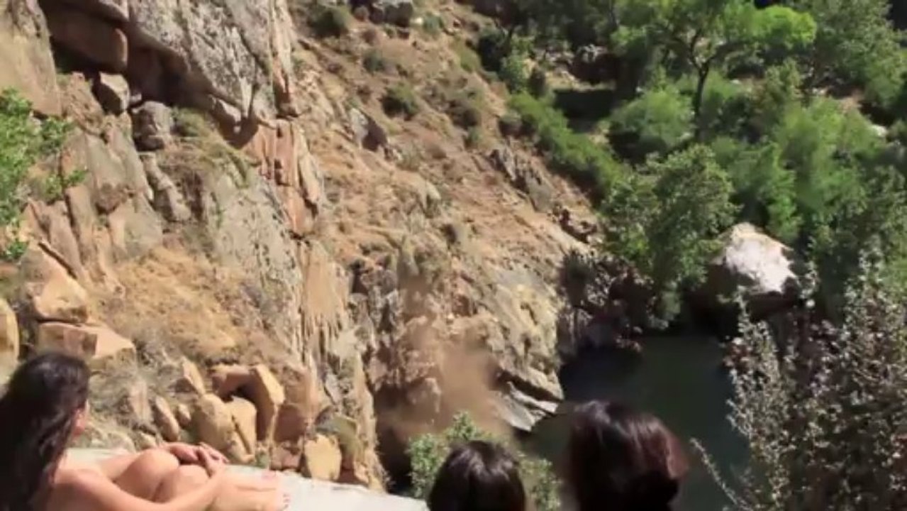 Il chute d'une falaise de plus de 20m sans blessures!!