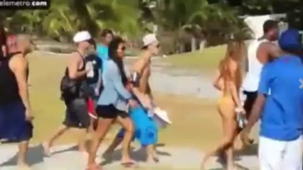 Justin Bieber fans gather at his hotel in Panama