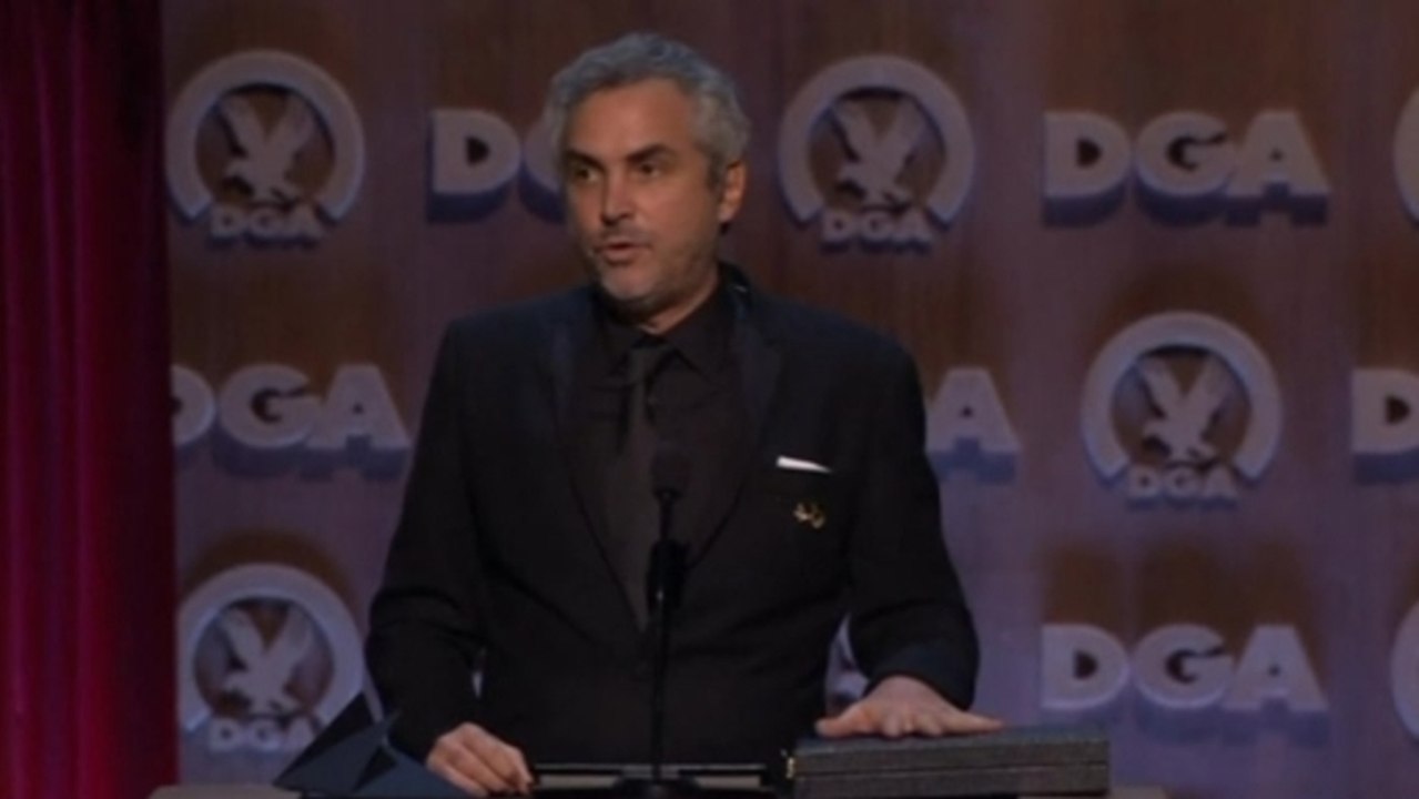 Cuaron wins Directors Guild Award for "Gravity"
