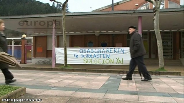 Retiran a menores de un colegio por olor a gas