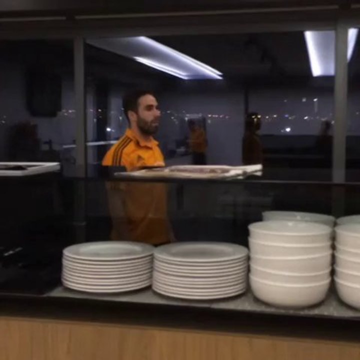 Carvajal bajando unas escaleras imaginarias