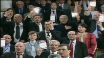 Tunisie : des applaudissements accueillent la signature de la nouvelle Constitution