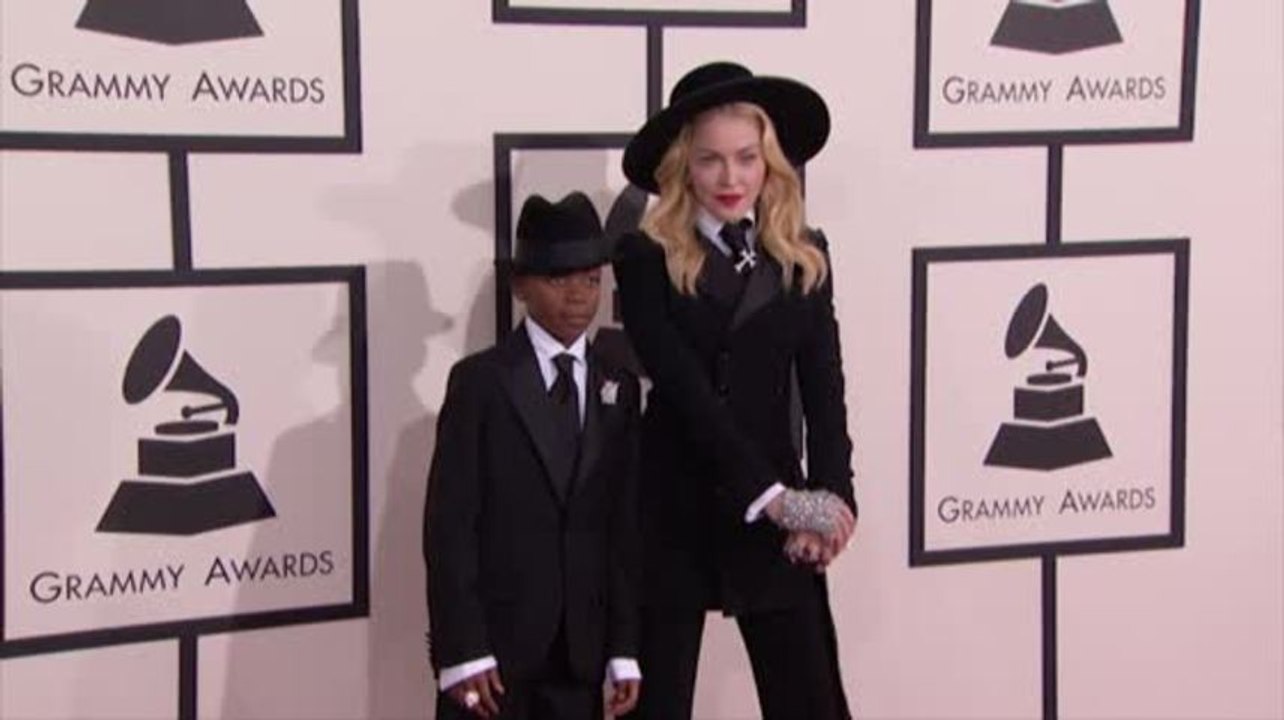 Madonnas Sohn gibt ihr Modetipps für die Grammy Verleihung